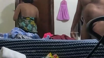 বাংলাদেশি সুন্দরী অপরিচিতের সঙ্গে আবেগে!