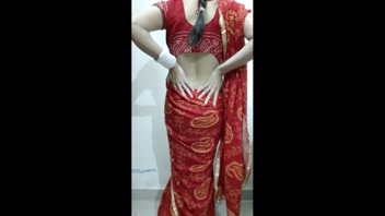 দেশি ভাবীর গোপন প্রেমিকের সঙ্গে হট ভিডিও চ্যাট!