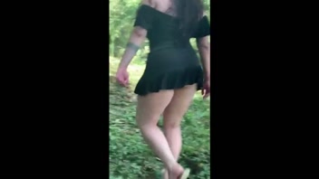 জঙ্গলে হট সুন্দরীকে নিয়ে মজা