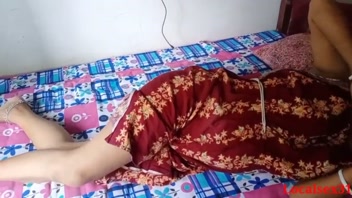 বাঙালি গ্রামের ভাবীর ঘরে স্বামীর সাথে রোমাঞ্চকর মুহূর্ত!