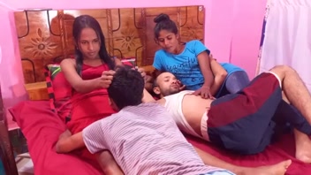 বাংলা হট টিনদের রোমাঞ্চকর চারজনের মজা! দেখুন এখনই!