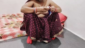 বাংলাদেশি ভাবীর রোমান্টিক প্রেম ও ভিজে সৌন্দর্য!