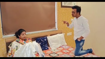 ভারতীয় সেক্সি ভাবীর হোটেলে গোপন রোমান্স ও নোংরা কথা!