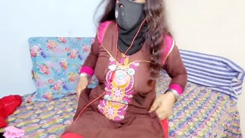 মুসলিম পতিতার গোপন প্রেম! ভিডিও চ্যাটে নোংরা কথা ও তীব্র খেলা!