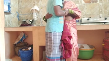রান্নাঘরের ট্রাক ড্রাইভার ও বন্ধুর সাথে দেশি মেয়ের রোমাঞ্চ!
